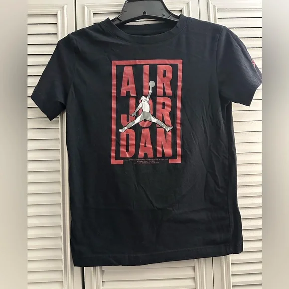 Boys Jordan Black T-Shirt- Size 10/12 - Picture 2 of 7